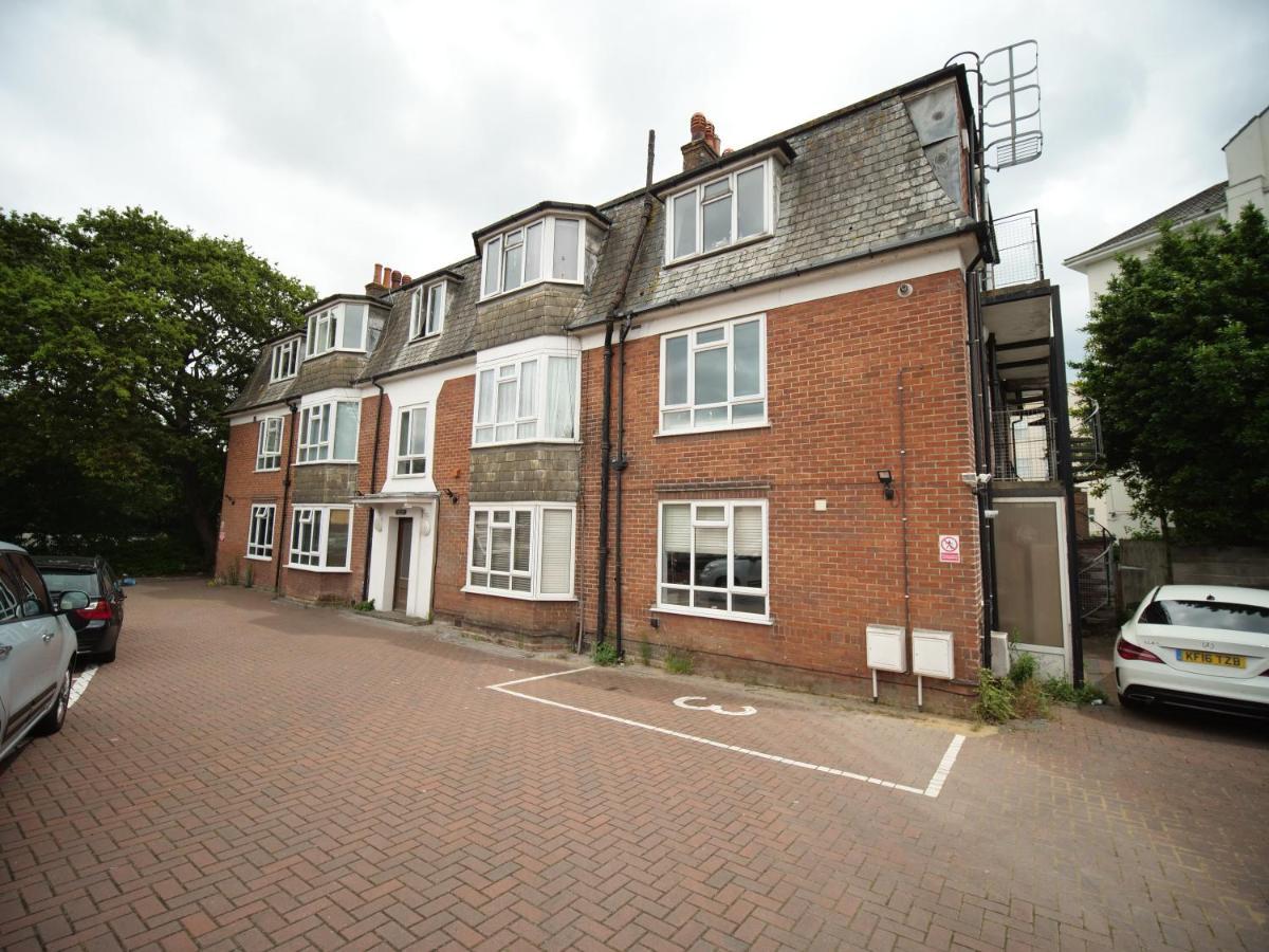 Town Centre Apartment Sleeps 9 Bournemouth Exterior foto